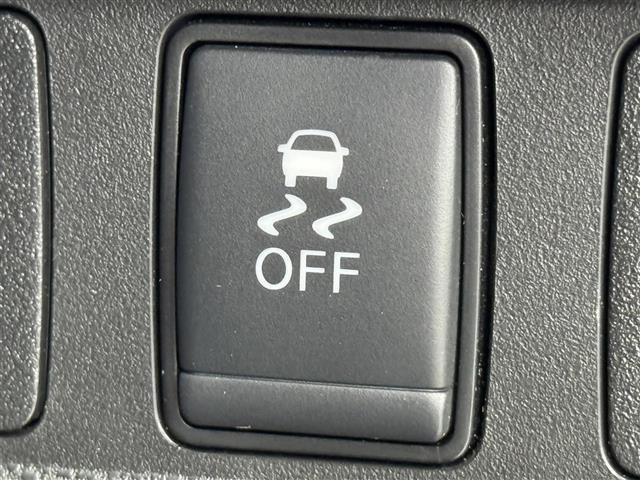 ノート ｅ－パワーオーテック　純正ナビ（フルセグＴＶ）　アラウンドビューモニター　ＥＴＣ２．０　前方ドラレコ　デジタルルームミラー　クルーズコントロール　コーナーセンサー　エマージェンシーブレーキ　レーンキープ　純正１５インチＡＷ（10枚目）