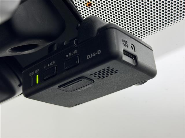 ノート ｅ－パワーオーテック　純正ナビ（フルセグＴＶ）　アラウンドビューモニター　ＥＴＣ２．０　前方ドラレコ　デジタルルームミラー　クルーズコントロール　コーナーセンサー　エマージェンシーブレーキ　レーンキープ　純正１５インチＡＷ（12枚目）