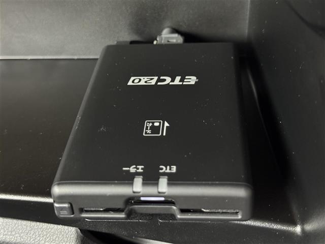 ノート ｅ－パワーオーテック　純正ナビ（フルセグＴＶ）　アラウンドビューモニター　ＥＴＣ２．０　前方ドラレコ　デジタルルームミラー　クルーズコントロール　コーナーセンサー　エマージェンシーブレーキ　レーンキープ　純正１５インチＡＷ（13枚目）