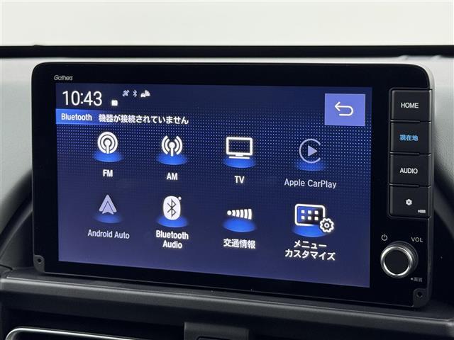 フリード ｅ：ＨＥＶクロスター　登録済未使用車　純正ナビ／フルセグＴＶ　バックカメラ　アダプティブクルコン　コーナーセンサー　衝突軽減　レーンキープ　アクセル踏み間違い防止　ＢＳＭ　両側電動スライドドア　シートヒーター　ＬＥＤライト（4枚目）