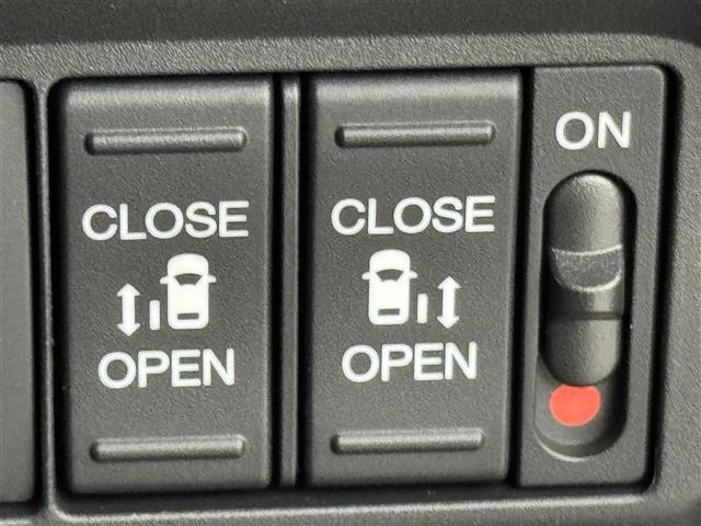 フリード ｅ：ＨＥＶクロスター　登録済未使用車　純正ナビ／フルセグＴＶ　バックカメラ　アダプティブクルコン　コーナーセンサー　衝突軽減　レーンキープ　アクセル踏み間違い防止　ＢＳＭ　両側電動スライドドア　シートヒーター　ＬＥＤライト（9枚目）