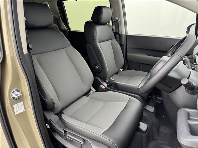 フリード ｅ：ＨＥＶクロスター　登録済未使用車　純正ナビ／フルセグＴＶ　バックカメラ　アダプティブクルコン　コーナーセンサー　衝突軽減　レーンキープ　アクセル踏み間違い防止　ＢＳＭ　両側電動スライドドア　シートヒーター　ＬＥＤライト（14枚目）