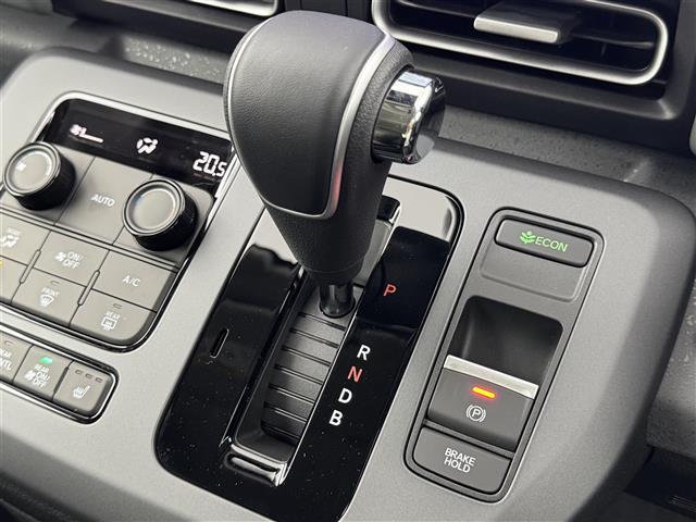 フリード ｅ：ＨＥＶクロスター　登録済未使用車　純正ナビ／フルセグＴＶ　バックカメラ　アダプティブクルコン　コーナーセンサー　衝突軽減　レーンキープ　アクセル踏み間違い防止　ＢＳＭ　両側電動スライドドア　シートヒーター　ＬＥＤライト（28枚目）