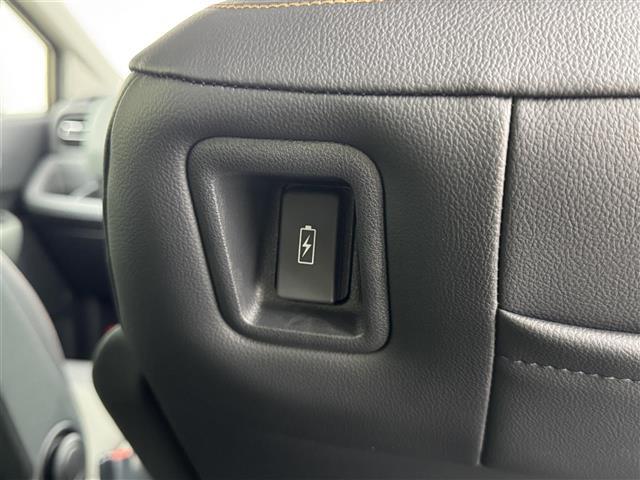 フリード ｅ：ＨＥＶクロスター　登録済未使用車　純正ナビ／フルセグＴＶ　バックカメラ　アダプティブクルコン　コーナーセンサー　衝突軽減　レーンキープ　アクセル踏み間違い防止　ＢＳＭ　両側電動スライドドア　シートヒーター　ＬＥＤライト（35枚目）