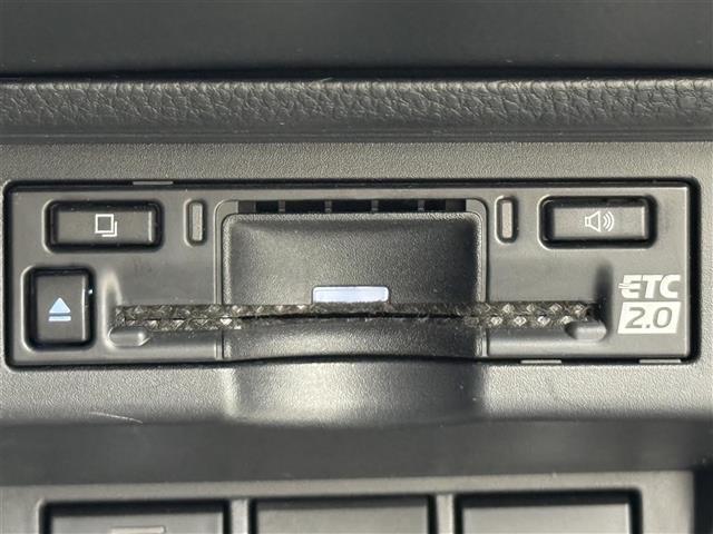 プリウス Ｇ　純正１２．３型コネクティッド（フルセグＴＶ）　トヨタセーフティセンス　レーダークルコン　盗難防止装置　ＢＳＭ　シートヒーター　ＥＴＣ２．０　ドラレコ　１００Ｖ電源　純正１９型ＡＷ　ＬＥＤヘッドライト（12枚目）
