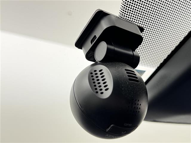 プリウス Ｇ　純正１２．３型コネクティッド（フルセグＴＶ）　トヨタセーフティセンス　レーダークルコン　盗難防止装置　ＢＳＭ　シートヒーター　ＥＴＣ２．０　ドラレコ　１００Ｖ電源　純正１９型ＡＷ　ＬＥＤヘッドライト（13枚目）