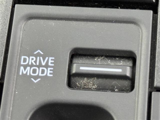 プリウス Ｇ　純正１２．３型コネクティッド（フルセグＴＶ）　トヨタセーフティセンス　レーダークルコン　盗難防止装置　ＢＳＭ　シートヒーター　ＥＴＣ２．０　ドラレコ　１００Ｖ電源　純正１９型ＡＷ　ＬＥＤヘッドライト（30枚目）
