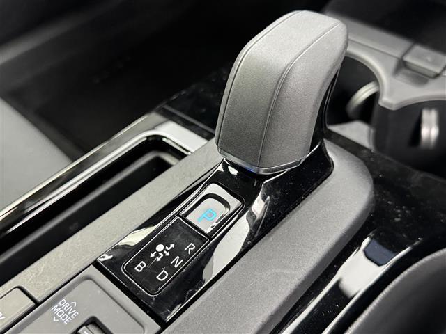 プリウス Ｇ　純正１２．３型コネクティッド（フルセグＴＶ）　トヨタセーフティセンス　レーダークルコン　盗難防止装置　ＢＳＭ　シートヒーター　ＥＴＣ２．０　ドラレコ　１００Ｖ電源　純正１９型ＡＷ　ＬＥＤヘッドライト（33枚目）