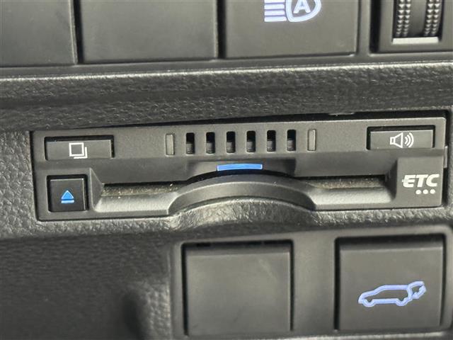 カローラクロス Ｚ　純正９型ＤＡナビ　バックカメラ　ビルトインＥＴＣ　３６０°ドラレコ　レーダークルコン　コーナーセンサー　トヨタセーフティセンス　ＰＫＳＢ　シートヒーター　パワーバックドア　社外１８インチＡＷ　ＬＥＤ（12枚目）