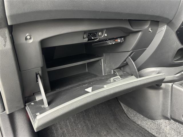 ノート ｅ－パワー　Ｘ　純正ナビ　全方位カメラ　エマージェンシーブレーキ　レーンキープ　コーナーセンサー　車両接近通報装置　盗難防止装置　レーダークルコン　ドライブモード　デジタルルームミラー　ＥＴＣ　純正ＡＷ　ＬＥＤライト（13枚目）