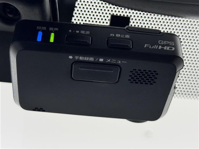 ノート ｅ－パワーニスモ　エアロ　純正ナビ　デジタルルームミラー　全方位カメラ　ＥＴＣ　ドライブレコーダー　衝突被害軽減システム　レーンキープ　コーナーセンサー　横滑り防止装置　オートライト　純正１６インチアルミホイール（8枚目）