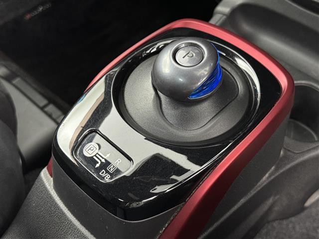 ノート ｅ－パワーニスモ　エアロ　純正ナビ　デジタルルームミラー　全方位カメラ　ＥＴＣ　ドライブレコーダー　衝突被害軽減システム　レーンキープ　コーナーセンサー　横滑り防止装置　オートライト　純正１６インチアルミホイール（28枚目）