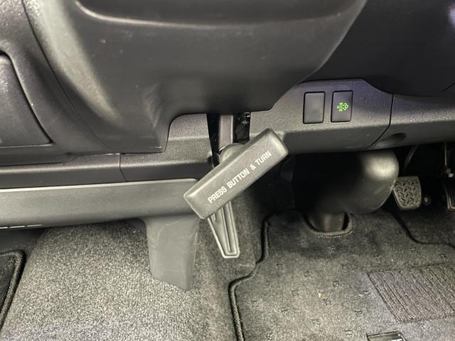 ハイエースバン スーパーＧＬ　ダーク　プライムＩＩ　ワンオーナー　純正ナビ／フルセグＴＶ　全方位カメラ　ビルトインＥＴＣ　前方ドラレコ　コーナーセンサー　衝突被害軽減ブレーキ　レーンキープ　アクセル踏み間違い防止　両側スライドドア　ベットキット　ＬＥＤ（31枚目）