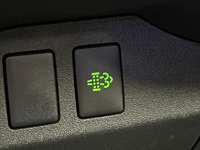 ハイエースバン スーパーＧＬ　ダーク　プライムＩＩ　ワンオーナー　純正ナビ／フルセグＴＶ　全方位カメラ　ビルトインＥＴＣ　前方ドラレコ　コーナーセンサー　衝突被害軽減ブレーキ　レーンキープ　アクセル踏み間違い防止　両側スライドドア　ベットキット　ＬＥＤ（32枚目）