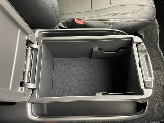 ハイエースバン スーパーＧＬ　ダーク　プライムＩＩ　ワンオーナー　純正ナビ／フルセグＴＶ　全方位カメラ　ビルトインＥＴＣ　前方ドラレコ　コーナーセンサー　衝突被害軽減ブレーキ　レーンキープ　アクセル踏み間違い防止　両側スライドドア　ベットキット　ＬＥＤ（37枚目）