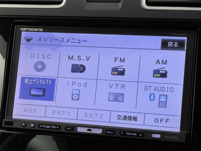 フォレスター ２．０ｉ－Ｌ　社外ナビ／フルセグＴＶ　クルーズコントロール　パドルシフト　横滑り防止装置　アイドリングストップ　ステアリング連動ヘッドランプ　電動格納式ドアミラー　シートヒーター　純正１７インチＡＷ　ＬＥＤライト（4枚目）