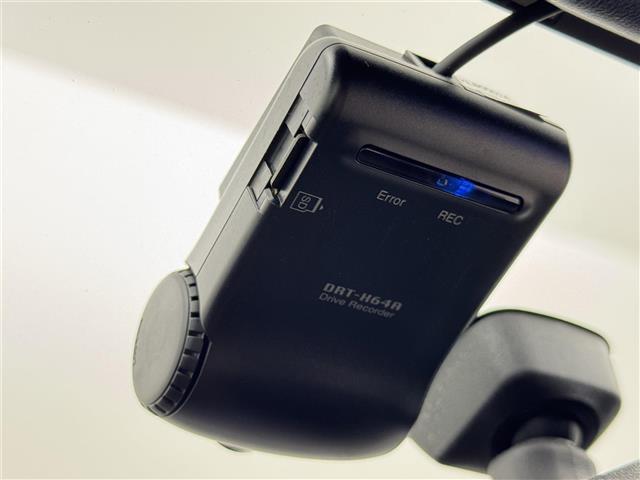 コペン ローブ　純正ナビ　バックカメラ　ＥＴＣ２．０　ドライブレコーダー　プッシュスタート　横滑り防止装置　アイドリングストップ　ＭＴモード付ＡＴ　シートヒータ　革巻きステアリング　純正１６インチＡＷ　ＬＥＤライト（12枚目）