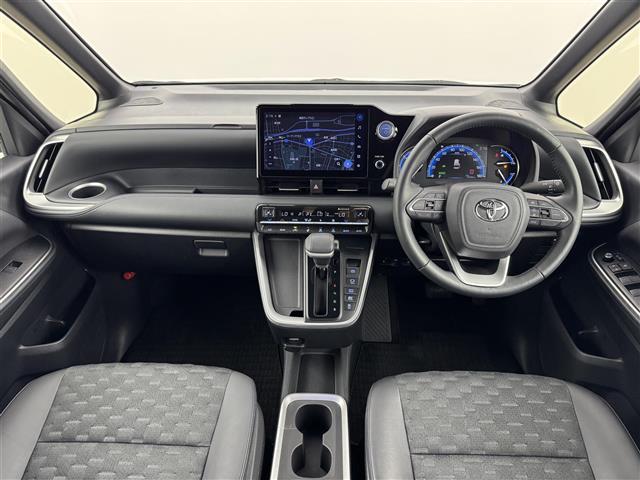 ヴォクシー ハイブリッドS-Z 純正14型後席モニター 純正10.5型DAナビ 快適利便パッケージ ユニバーサルステップ トヨタセーフティセンス アクセル踏み間違い防止 両側電動スライドドア パワーバックドア シートヒーター ETC(2枚目)