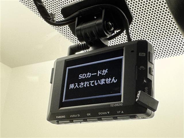 ヴォクシー ハイブリッドS-Z 純正14型後席モニター 純正10.5型DAナビ 快適利便パッケージ ユニバーサルステップ トヨタセーフティセンス アクセル踏み間違い防止 両側電動スライドドア パワーバックドア シートヒーター ETC(8枚目)
