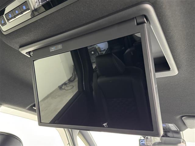 ヴォクシー ハイブリッドS-Z 純正14型後席モニター 純正10.5型DAナビ 快適利便パッケージ ユニバーサルステップ トヨタセーフティセンス アクセル踏み間違い防止 両側電動スライドドア パワーバックドア シートヒーター ETC(9枚目)