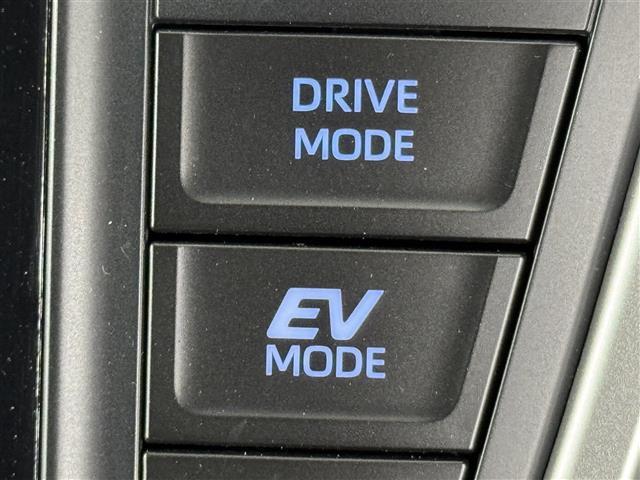 ヴォクシー ハイブリッドS-Z 純正14型後席モニター 純正10.5型DAナビ 快適利便パッケージ ユニバーサルステップ トヨタセーフティセンス アクセル踏み間違い防止 両側電動スライドドア パワーバックドア シートヒーター ETC(13枚目)