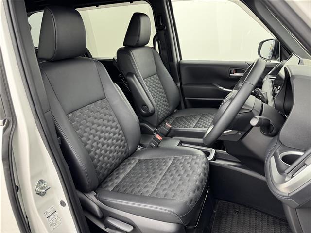 ヴォクシー ハイブリッドS-Z 純正14型後席モニター 純正10.5型DAナビ 快適利便パッケージ ユニバーサルステップ トヨタセーフティセンス アクセル踏み間違い防止 両側電動スライドドア パワーバックドア シートヒーター ETC(14枚目)