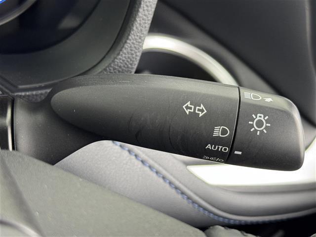 ヴォクシー ハイブリッドS-Z 純正14型後席モニター 純正10.5型DAナビ 快適利便パッケージ ユニバーサルステップ トヨタセーフティセンス アクセル踏み間違い防止 両側電動スライドドア パワーバックドア シートヒーター ETC(27枚目)
