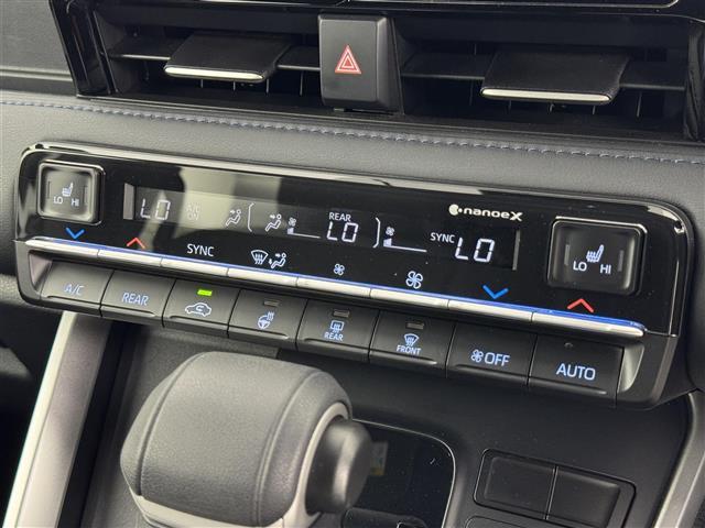 ヴォクシー ハイブリッドS-Z 純正14型後席モニター 純正10.5型DAナビ 快適利便パッケージ ユニバーサルステップ トヨタセーフティセンス アクセル踏み間違い防止 両側電動スライドドア パワーバックドア シートヒーター ETC(28枚目)