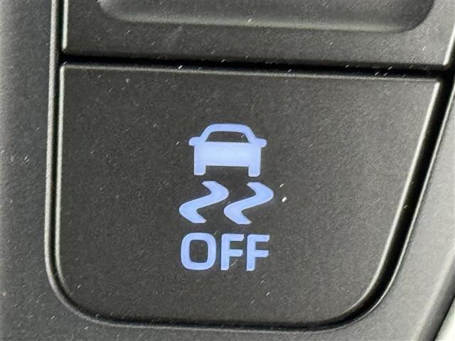 ヴォクシー ハイブリッドS-Z 純正14型後席モニター 純正10.5型DAナビ 快適利便パッケージ ユニバーサルステップ トヨタセーフティセンス アクセル踏み間違い防止 両側電動スライドドア パワーバックドア シートヒーター ETC(30枚目)