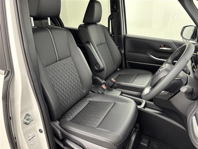 ノア ハイブリッドＳ－Ｚ　純正１０．５インチＤＡナビ　バックカメラ　快適利便Ｈｉｇｈ　ＥＴＣ２．０　トヨタセーフティセンス　アクセル踏み間違い防止　両側電動スライドドア　シートヒーター　ステアリングヒーター　パワーバックドア（14枚目）
