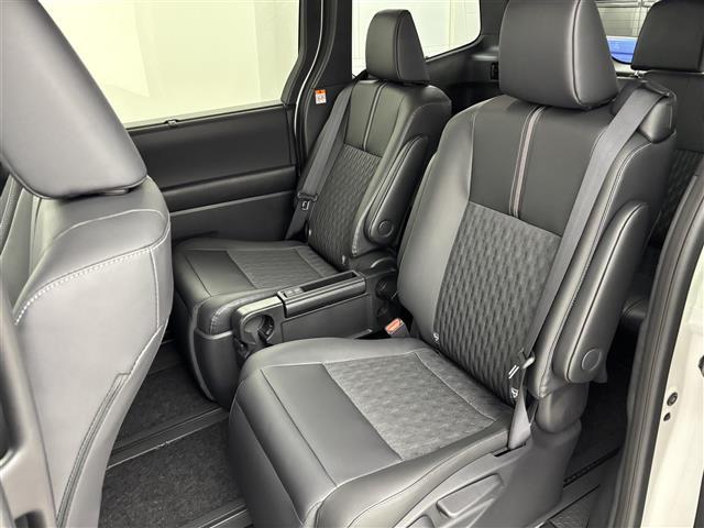 ノア ハイブリッドＳ－Ｚ　純正１０．５インチＤＡナビ　バックカメラ　快適利便Ｈｉｇｈ　ＥＴＣ２．０　トヨタセーフティセンス　アクセル踏み間違い防止　両側電動スライドドア　シートヒーター　ステアリングヒーター　パワーバックドア（37枚目）