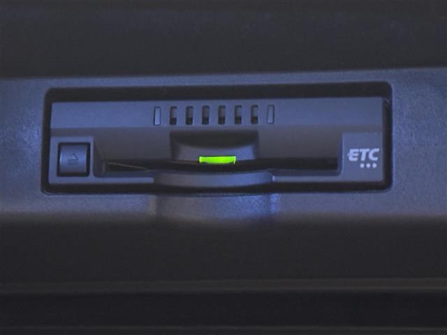 ハリアー エレガンス　Ｇ’ｓ　純正ナビ／フルセグＴＶ　バックカメラ　ＥＴＣ　衝突軽減ブレーキ　レーンキープ　横滑り防止装置　アイドリングストップ　ＭＴモード付ＡＴ　ハーフレザー　パワーシート　純正１９インチＡＷ　ＬＥＤヘッドライト（10枚目）