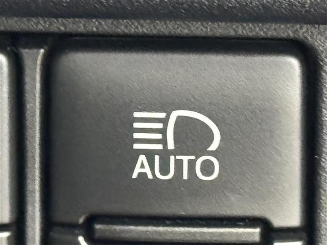 ヴォクシー ZS 煌II 後席モニター 純正9型ナビ/フルセグTV バックカメラ ETC クルーズコントロール コーナーセンサー 衝突軽減ブレーキ レーンキープ アクセル踏み間違い防止 両側電動スライドドア 純正16インチAW(27枚目)