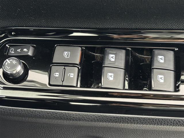 ヴォクシー ZS 煌II 後席モニター 純正9型ナビ/フルセグTV バックカメラ ETC クルーズコントロール コーナーセンサー 衝突軽減ブレーキ レーンキープ アクセル踏み間違い防止 両側電動スライドドア 純正16インチAW(31枚目)