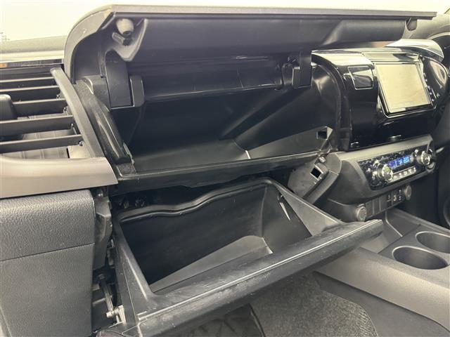 ハイラックス Ｚ　ベッドライナー　ＧＲスポーツバー／フロントバンパーカバー／マッドフラップ　純正ナビ／フルセグＴＶ　バックカメラ　レーダークルコン　衝突被害軽減　レーンキープ　ヒルディセントコントロール　ＥＴＣ　ＬＥＤ（34枚目）