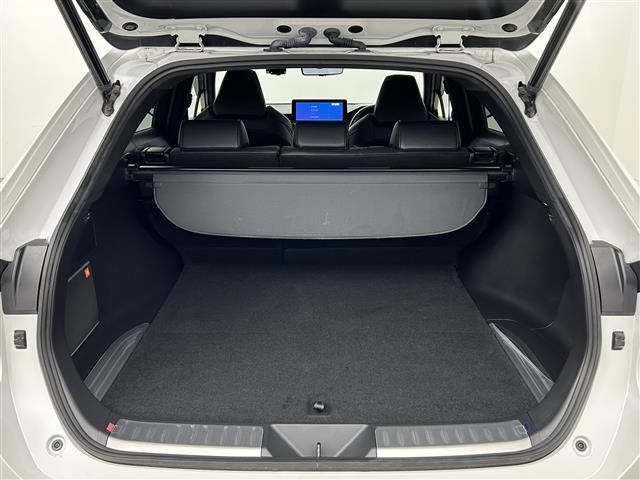 ハリアーハイブリッド Ｚ　レザーパッケージ　ガラスルーフ　純正１２．３型ＤＡナビ／全方位カメラ　ＪＢＬ　デジタルルームミラー　トヨタセーフティセンス　アクセル踏み間違い防止　ＨＵＤ　シートヒーター／ベンチレーション　ステアリングヒーター　ＬＥＤ（16枚目）