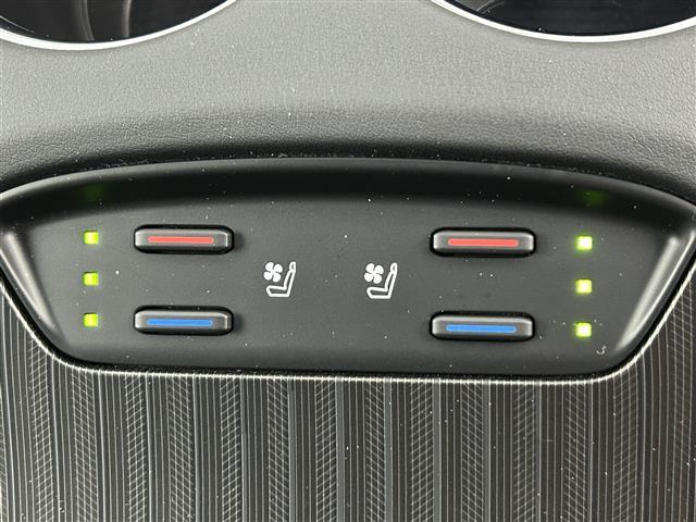 ハリアーハイブリッド Ｚ　レザーパッケージ　ガラスルーフ　純正１２．３型ＤＡナビ／全方位カメラ　ＪＢＬ　デジタルルームミラー　トヨタセーフティセンス　アクセル踏み間違い防止　ＨＵＤ　シートヒーター／ベンチレーション　ステアリングヒーター　ＬＥＤ（28枚目）