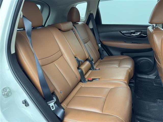 エクストレイル ２０Ｘｉ　レザーエディション　パノラミックガラスルーフ　純正９型ナビ／全方位カメラ　インテリジェントルームミラー　ＥＴＣ　前方ドラレコ　プロパイロット　コーナーセンサー　エマージェンシーブレーキ　パワーバックドア　シートヒーター（15枚目）