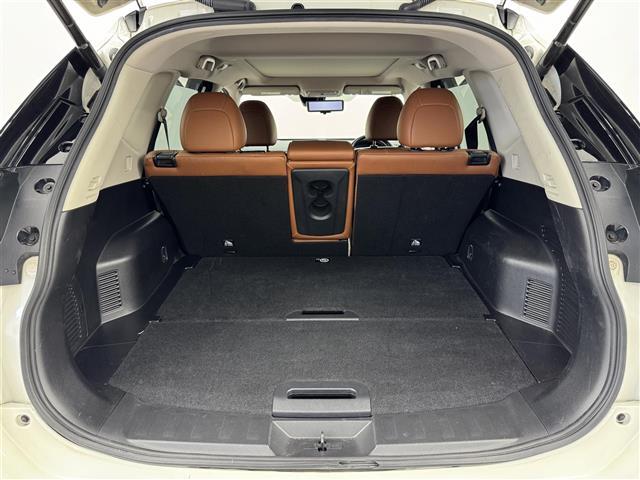 エクストレイル ２０Ｘｉ　レザーエディション　パノラミックガラスルーフ　純正９型ナビ／全方位カメラ　インテリジェントルームミラー　ＥＴＣ　前方ドラレコ　プロパイロット　コーナーセンサー　エマージェンシーブレーキ　パワーバックドア　シートヒーター（16枚目）