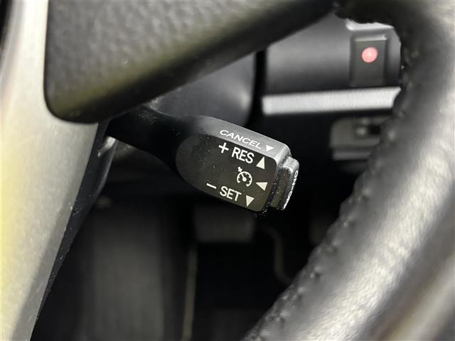 ノア ハイブリッドSi ダブルバイビーIII ワンオーナー 純正ナビ/フルセグTV バックカメラ クルーズコントロール コーナーセンサー 衝突軽減 レーンキープ アクセル踏み間違い防止 両側電動スライドドア ハーフレザー シートヒーター LED(9枚目)