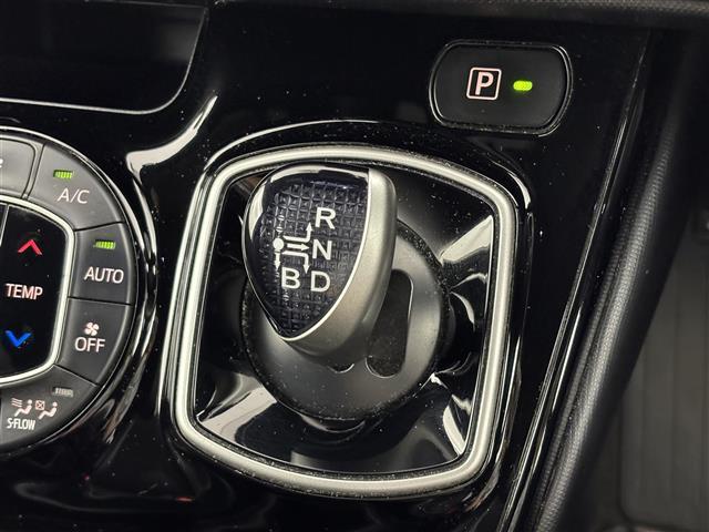 ノア ハイブリッドSi ダブルバイビーIII ワンオーナー 純正ナビ/フルセグTV バックカメラ クルーズコントロール コーナーセンサー 衝突軽減 レーンキープ アクセル踏み間違い防止 両側電動スライドドア ハーフレザー シートヒーター LED(32枚目)