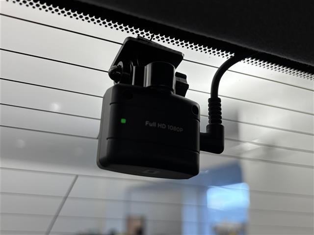 クラウンハイブリッド アスリートＳ　ムーンルーフ　Ｆ／Ｒリップスポイラー　純正ナビ／フルセグＴＶ　バックカメラ　レーダー探知機　レーダークルコン　コーナーセンサー　衝突軽減ブレーキ　レーンキープ　シートベンチレーション／ヒーター　ＬＥＤ（13枚目）