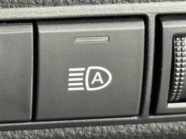 カローラツーリング ハイブリッド ダブルバイビー50ミリオンエディション 禁煙車 純正8型ディスプレイオーディオ(Bluetooth/Miracast) バックカメラ シートヒーター レーダークルコン ステアリングヒーター BSM LEDヘッドライト オートライト(8枚目)