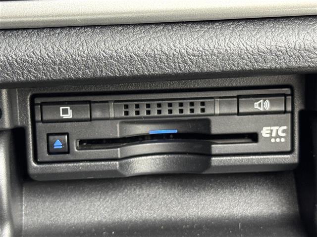 クラウンハイブリッド アスリートS 純正ナビ/フルセグTV/BT ビルトインETC バックカメラ 衝突被害軽減システム クルーズコントロール レーンキープ コーナーセンサー 前席シートヒーター 前席パワーシート ハンドルヒーター LED(7枚目)