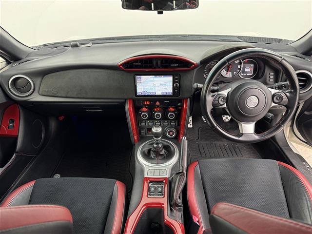 86 GTリミテッド ブラックパッケージ ブレンボキャリパ 社外リアスポイラー 純正アルミホイール LEDヘッドライト LEDフォグランプ ハーフレザー D/Nシートヒーター HDMI 純正ナビ ドラレコ CD/BT/USB スペアキー(2枚目)