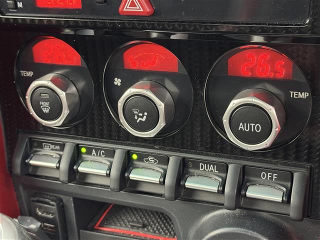 86 GTリミテッド ブラックパッケージ ブレンボキャリパ 社外リアスポイラー 純正アルミホイール LEDヘッドライト LEDフォグランプ ハーフレザー D/Nシートヒーター HDMI 純正ナビ ドラレコ CD/BT/USB スペアキー(10枚目)