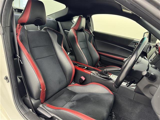 86 GTリミテッド ブラックパッケージ ブレンボキャリパ 社外リアスポイラー 純正アルミホイール LEDヘッドライト LEDフォグランプ ハーフレザー D/Nシートヒーター HDMI 純正ナビ ドラレコ CD/BT/USB スペアキー(14枚目)