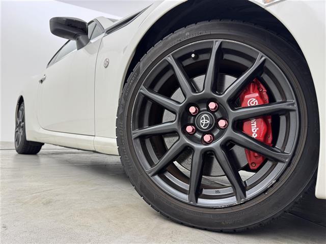 86 GTリミテッド ブラックパッケージ ブレンボキャリパ 社外リアスポイラー 純正アルミホイール LEDヘッドライト LEDフォグランプ ハーフレザー D/Nシートヒーター HDMI 純正ナビ ドラレコ CD/BT/USB スペアキー(18枚目)