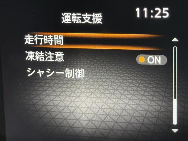 ノート オーテック　ＦＯＵＲ　純正ナビ／フルセグＴＶ　全方位カメラ　ワイヤレス充電　デジタルルームミラー　プロパイロット　エマージェンシーブレーキ　レーンキープ　ＢＳＭ　アクセル踏み間違い防止　シートヒーター　ステアリングヒーター（8枚目）