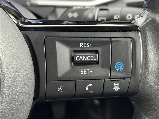 ノート オーテック　ＦＯＵＲ　純正ナビ／フルセグＴＶ　全方位カメラ　ワイヤレス充電　デジタルルームミラー　プロパイロット　エマージェンシーブレーキ　レーンキープ　ＢＳＭ　アクセル踏み間違い防止　シートヒーター　ステアリングヒーター（9枚目）